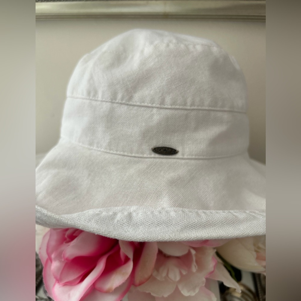 Scala White Bucket Hat with Metal Logo